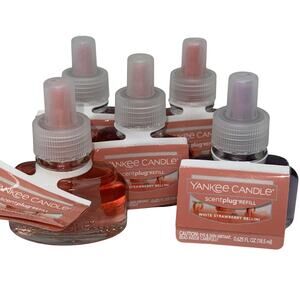 2 NEW Yankee Candle ScentPlug Refill White Strawberry Belini NWT Air Freshener
